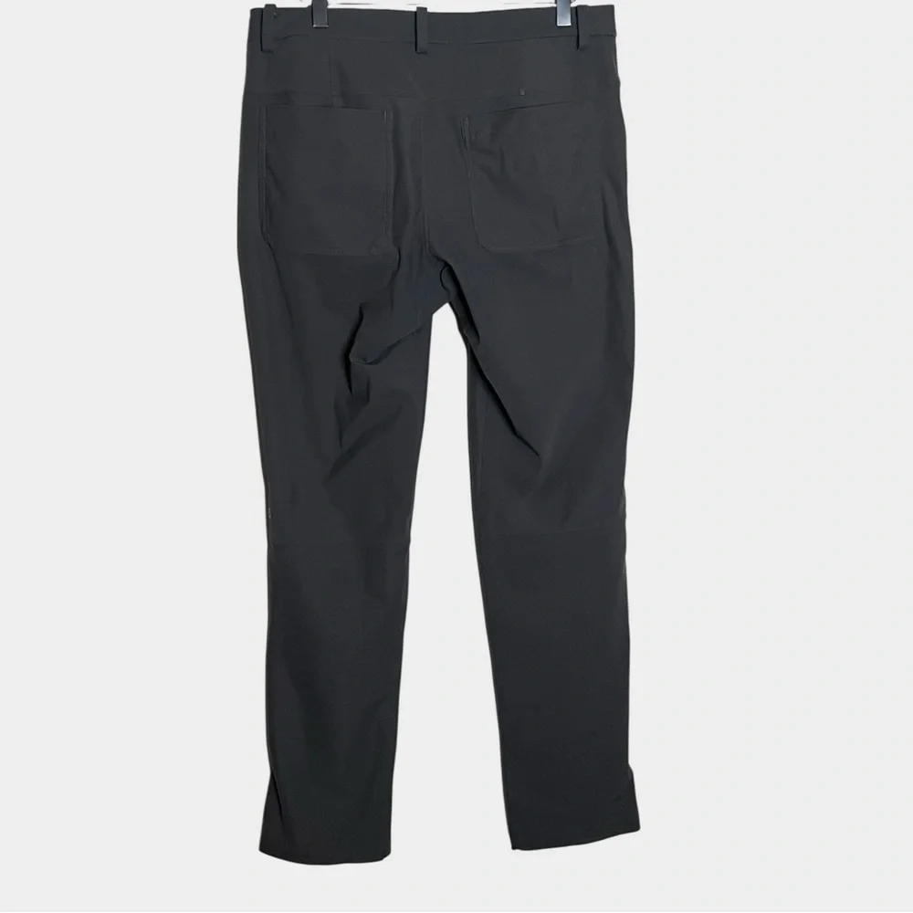 LULULEMON Charcoal gray men’s casual performance pants zip flat front size 34